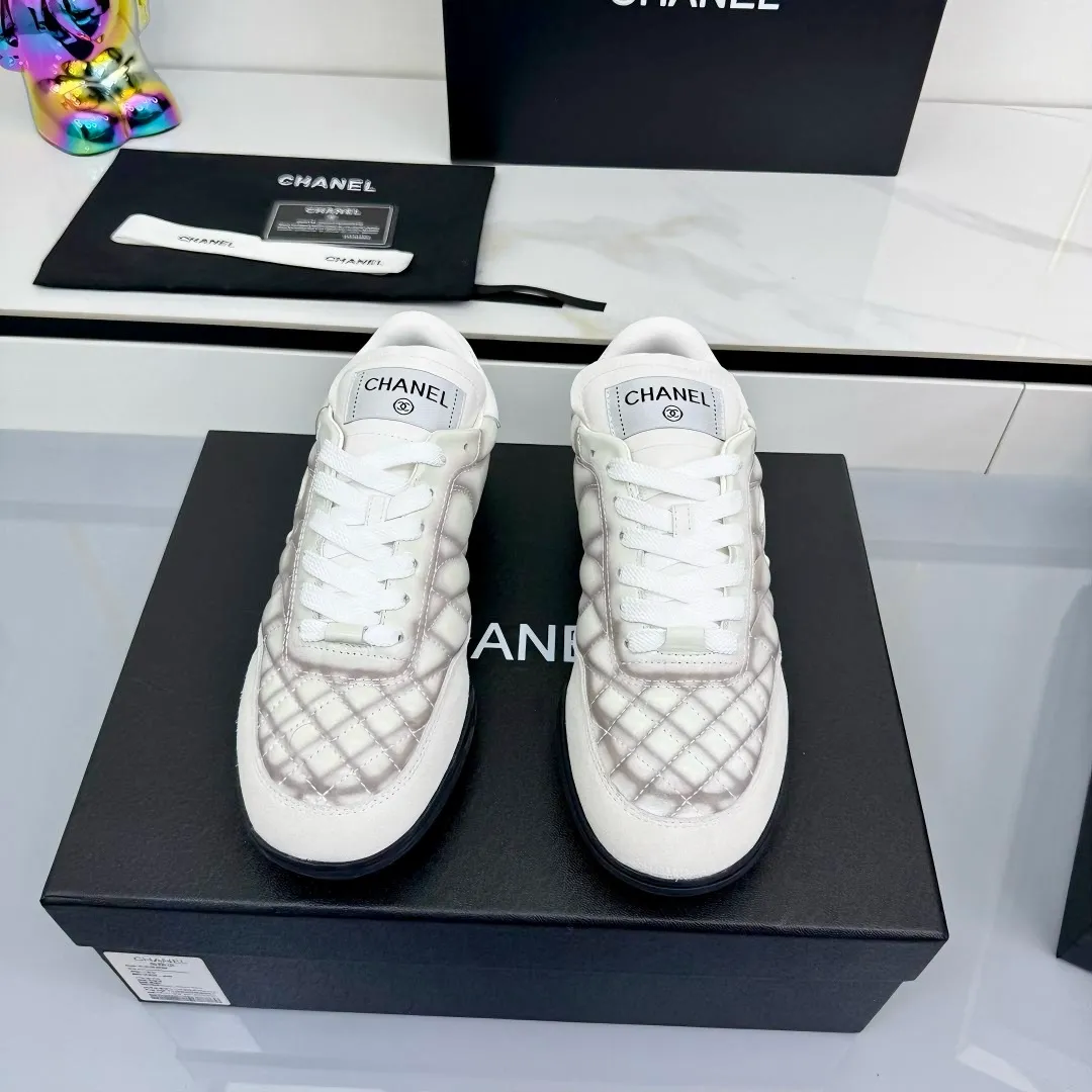 👟👟Ex-factory price 640👟👟 Top version Chanel Chanel - 2025 counter top casual sports shoes This sneaker is a classic design; the upper is electro-embroidered with a variety of techniques; the outsole is fashionable and sporty; it is unusual to incorporate a variety of color matching elements... The diversified mix and match is very beautiful and versatile, and can be used for leisure, fashion, sports and outdoor... ꫛꫀꪝ Go➫ Material: ❶The upper is made of: original cowhide ❷The inner lining is made of: original imported sheepskin ❸The outsole is based on: original TPU combination outsole Full set of boutique packaging for women 35–41 👉
